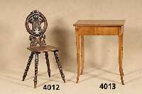 Brettstuhl, sÜddeutsch, um 1870/80, Nußbaum, Buche und Weichholz massiv, reiche Drechsel- arbeit, RÜckenlehne mit Adelskrone und Wappen, ...