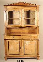 Aufsatzschrank, nach dem Vorbild von 1830/40. Korpus z.T. aus altem Holz bzw. aus Älterem Zusammenhang (1830-1870), aufwendig umgebaut und ...