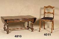 Clubbeistelltisch, England, um 1900/20, Eiche massiv, Beine gedrechselt, FÜße ver- strebt, Kopfseiten aufklappbar, OberflÄchen- schÄden, ca. ...