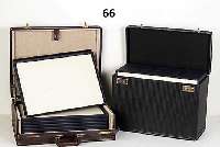 Konvolut 2 Schmuck-Reise-Koffer, 1 x mit 11 PrÄsentationstabletts, ca. 37 x 51 x 26 cm, 1 Schloß def., st. Gebr.-Sp., 1 x 8 ...