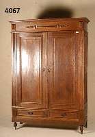 Kleiderschrank, wohl deutsch, um 1900, Eiche , zweitÜrig, zwei Sockelschubladen, Kleider- stange fehlt, RÜckwand erneuert, Alters- und ...