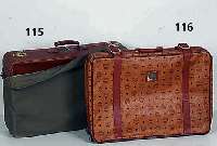 MCM-Koffer, typ. MCM-Dekor mit braunem Leder abgesetzt, 2 Rollen, Nr. 43695, 2 SchlÜssel, stÄrkere Gebr.-Spuren, ca. 68 x 48 cm