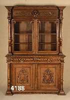 Vielzweckschrank, Belgien, um 1895/1905, Korpus Eiche massiv, auf Rahmen gearbeitet, Front reich geschnitzt, abstraktes BlÜten- und ...