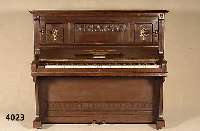 Klavier, deutsch, um 1900, signiert Grotrian Steinweg Nachf. Braunschweig, Eichefurnier gespiegelt, minimale florale Schnitzereien, strenger ...