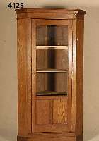 Eckschrank, deutsch, um 1900, Eiche massiv, TÜr auf Rahmen gearbeitet, Leisten einfach ge- treppt, schÖner harmonischer Aufbau, TÜr ver- glast, ...