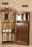 Vielzweckschrank, deutsch, um 1900, wohl Dresden/Hellerau, Korpus Weichholz und Eiche, Eichefurnier, auf Rahmen gearbeitet, TÜr mit Jugendstil ...