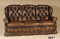 3-sitzer Sofa, deutsch/Niederlande, um 1950/60 , lichtbrauner Lederbezug, in sich leicht geschweift, Zarge und FÜße verhÜllt, RÜcken geheftet ...