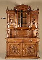 Vielzweckschrank, Frankreich, um 1890, Korpus Nußbaum massiv, Front mit klassizis- tischen SÄulen, z.T. freistehend, Inlets mit Darstellungen ...