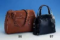AIGNER-Damenhandtasche, schwarz mit abge- setzten weißen NÄhten, Inneneinrichtung mit Reißverschluß, Spiegel mit AignerhÜlle, Um- ...