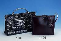 AIGNER-UmhÄngetasche, bordeaux, Innenfach mit Reißverschluß, ca. 21.5 x 25 cm, ehem. UVP lt. Einl. EUR 375.-