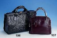 AIGNER-Damenhandtasche, bordeaux mit abge- setzten weißen NÄhten, Inneneinrichtung mit Reißverschluß, Spiegel mit AignerhÜlle, Um- ...