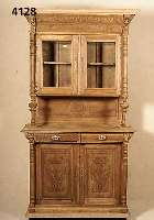 Aufsatzbuffet, Belgien, um 1890, Eiche massiv, im hellen Naturton, Vitrinenaufsatz mit 2 facettierten Scheiben, gedrechselte SÄulen und ...