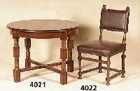 4 StÜhle, Frankreich, um 1900, Eiche massiv, leichte Drechselarbeit, LÖwenkopfschnitzerei, Ziernagelverzierung, Kunstlederbezug, Ge- ...