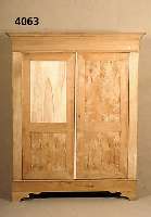 Großer Kleiderschrank, deutsch, um 1850, Weichholz und Obstholzfurnier, geschwungenes Kopfteil, 2 innenliegende SchÜbe, MÖbel restauriert, ...