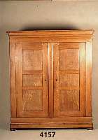 Dielenschrank, wohl deutsch, um 1840, Eiche massiv, zweitÜrig, zerlegbar, original eingelassene und geschwÄrzte SchlÜsselschilder , RÜckwand ...
