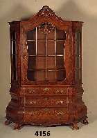 Barockstilvitrine, Holland, um 1960, nach altem Vorbild, Korpus Weichholz/Hartholz, Wurzelnussfurnier, zum Teil gespiegelt, schÖnes Furnierbild, ...