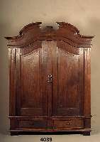 Dielenschrank, deutsch, wohl BÜckelburg, um 1780, Barock, Eiche massiv, Kopf 4-fach ge- schweift und doppelt geschwungen, minimale ...