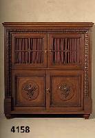 Halbschrank, deutsch, um 1900/05, Korpus Weichholz/Hartholz, Front auf Rahmen gearbei- tet, fensterartige Rahmenform, Leiste abstrakt floral, ...
