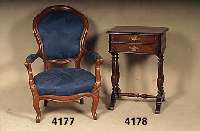 NÄhtisch, deutsch, um 1870, Louis Philippe, 4 gedrechselte und kannelierte SÄulen, Maha- gonifurnier, z.T. gespiegelt, Gebrauchsspuren, ca. ...