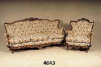 Sitzgarnitur, Italien, um 1970, Barockstil, bestehend aus Sofa und 2 Sessel, original Polsterung, RÜckenlehne mit schÖner Schnitze- rei, ...