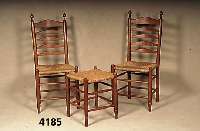 4 HochlehnstÜhle und 2 Hocker, Friesland, um 1920/30, Eiche massiv, Beine doppelt ver- strebt, RÜckenlehne mit gedrechseltem Abschluß , ...