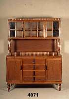 Aufsatzschrank, deutsch, wohl Karlsruhe, um 1900/10, Korpus Buche und Weichholz, Eiche massiv, Eichefurnier, Front z.T. auf Rahmen gearbeitet, ...