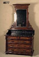 Spiegelkommode, deutsch, um 1880/90, GrÜn- derzeit, Korpus Weichholz, Buche und Eiche, Nußbaum massiv, Nußbaumfurnier, Schublade und Inlets in ...