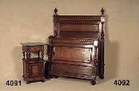 Nachttisch, deutsch, um 1880/90, GrÜnderzeit , 3 Etagen, Korpus Eiche massiv, Wurzelnuß- furnier, reich gegliedert, BalsutersÄulen, HalbsÄulen ...