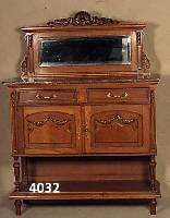 Buffet, Frankreich, um 1890, massive gold- farbene Eiche, mit aufwendigen Girlanden- und Rocaillenschnitzereien reich geziert, fein ausgearbeitete ...