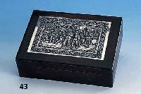 Zigarettendose, Holland um 1880, 830er Silber, Holzkorpus, aufgelegte Silberplatte mit Schlachtenszene, Holz berieben, ca. 5.5 x 20 x 15 cm