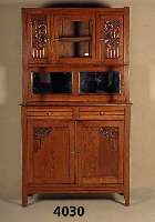 Aufsatzbuffet, Frankreich, um 1910, ArtDeco, Weichholz, Eiche massiv, leichte florale Schnitzerei im Oberteil, 3 TÜren, MitteltÜr verglast, ...