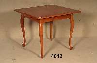 Tisch, deutsch, Gestell um 1900/20, Platte erneuert, Kirschbaum massiv, Platte Korpus Weichholz, Kirschbaumfurnier, gespiegelt, sehr harmonischer ...