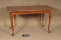 Tisch, deutsch, Gestell um 1900/20, Platte erneuert, Kirschbaum massiv, Platte Korpus Weichholz, Kirschbaumfurnier gespiegelt, sehr harmonischer ...