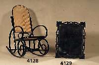 Bugholzstuhl, deutsch, 60er Jahre, nach Vor- bild von Thonet (1860/70), schwarz gefaßt, intaktes Rohrgeflecht, Gebrauchsspuren, inte- ressante ...