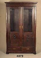 Kleiner BÜcherschrank, deutsch, um 1910, Eiche und Weichholz massiv, Eichenfurnier, auf Rahmen gearbeitet, sparsam aufgelegte Schnitzerei, ...