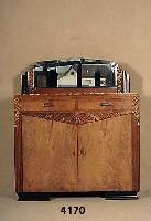 Spiegelanrichte, Frankreich, um 1920, ArtDeco, Eiche massiv, Wurzelnußfurnier, ab- strakte Flachschnitzerei, facettiertes Spie- gelglas, schwarz ...