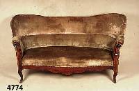 Sofa, deutsch, um 1900, Nußbaum massiv, geschwungene Form, brauner Mohairstoff und Polsterung in gutem Zustand, stabil gearbeitet , bequeme ...