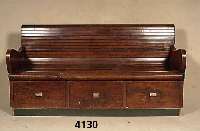 Sitzbank, deutsch, um 1900/10, mit 3 inte- grierten Schubladen, Weichholz, Sitz- und RÜckenflÄche mit feinen Holzbahnen verlegt, gerieft, Wangen ...