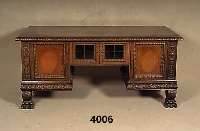 Schreibtisch, deutsch, um 1950, Renaissance- stil, Korpus Weichholz/Hartholz und Buche massiv, Nußbaum massiv, Wurzelnußfurnier ge- spiegelt, ...