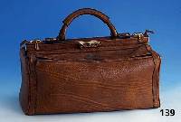 Sogen. Doktortasche, GOLDPFEIL, Caracciola-Leder, Inneneinrichtung, kaum be- nutzt, ca. 23 x 20 x 44 cm