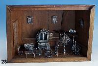 Miniatur-Wohnzimmer-Einrichtung, Silber, Niederlande 60er Jahre, best. aus: Tisch mit 4 StÜhlen, Kronleuchter, Vogelbauer, Spinnrad, Kamin, ...