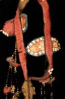 Kopfschmuck eines Brautkamel, Persien, um 1850, Filz/Wolle Kaurimuscheln, ca. 95 cm, Schätzwert: 1500.- EURO, EHZ: 5.Museal und seh r Selten