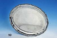 Ovales Tablett, Österreich um 1910, Silber, barockisierender Dekor mit abstrakt floraler Randverzierung, total ca. 780 g, ca. 41 x 26 cm