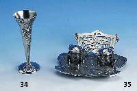 Trichtervase, Jugendstil, deutsch um 1900, Metall versilbert, BuschwindrÖschen-Dekor mit Traumgesicht einer Nymphe, H. ca. 17 cm, D. ca. 7 cm, ...