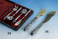 Fischvorlegebesteck, deutsch um 1900, 800er Silber, gefÜllt, Meistermarke unleserl., Rokokostil, Arbeitsteile mit Fischdarst. bzw. Rocailldekor, ...