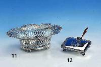 Anbietschale, Hanau um 1900, 800er Silber, Handarbeit, Rand mit FrÜchtedekor, auf 4 FÜßen stehend, ca. 10 x 32 x 26 cm, ca. 660 g