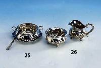 Konvolut in Silber, best. aus: Unterteller, 835er Silber, Grimminger Pforzheim, barockisierend, 1 ButterschÄlchen mit Glaseinsatz, 800er Silber, ...