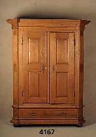 Dielen- bzw. Kleiderschrank, westdeutsch, wohl Pfalz, um 1780/1810, vollstÄndig auf Rahmen gearbeitet, Eiche massiv, ausgesuchtes Holz, Seiten ...