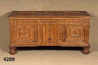 UrsprÜngliche Reisetruhe, Kurpfalz, um 1800, Deckel original, auf Rahmen gearbeitet, ver- dÜbelt, doppelt getreppt, Sterne passend zu ...