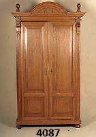 JungmÄdchenschrank, deutsch, um 1900, auf Rahmen gearbeitet, Eiche massiv, von guter QualitÄt, Lisenen gerillt, in aufgesetzten Ve- luten ...
